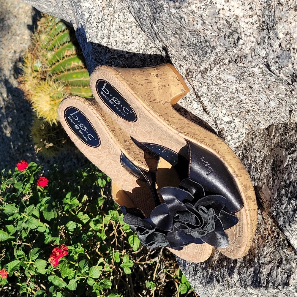 Black Leather B.O.C Born Concept Cork Heel Sandals Leather Flower Size 9